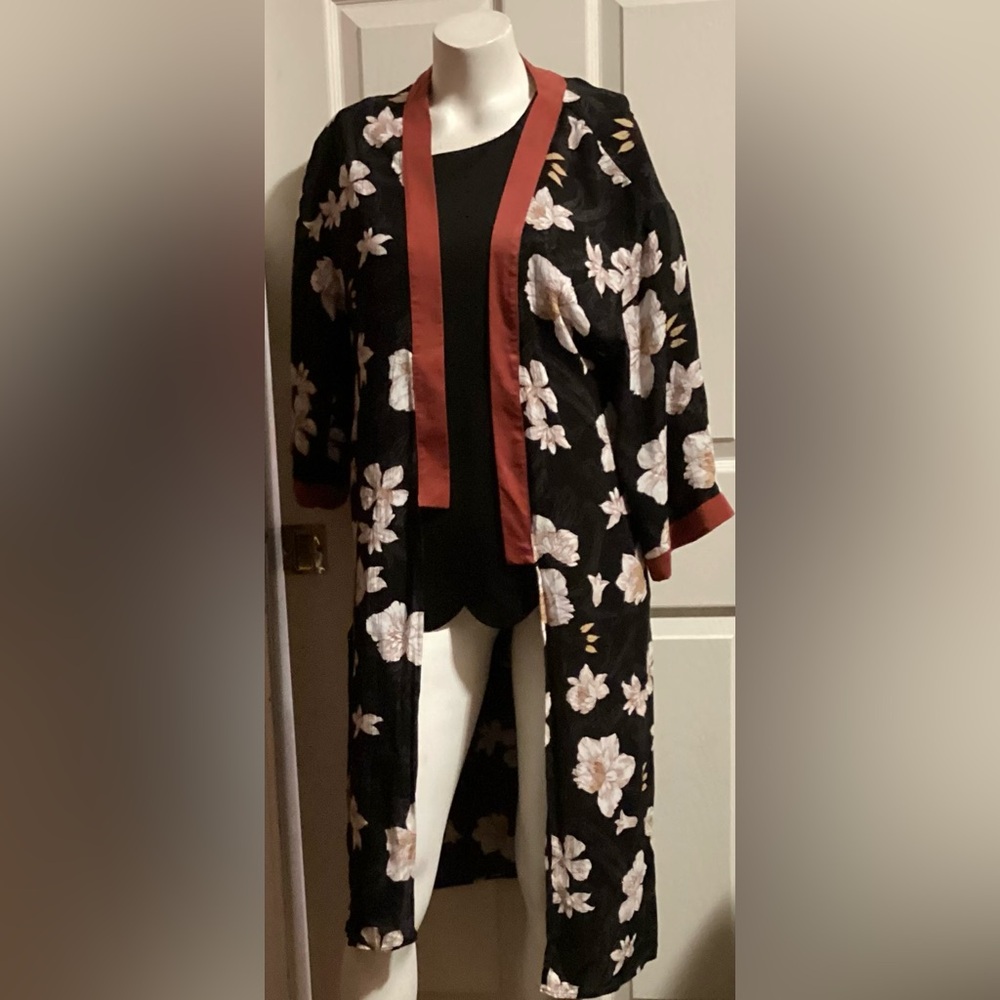 BLACK AND FLOWER PRINT KOMONO